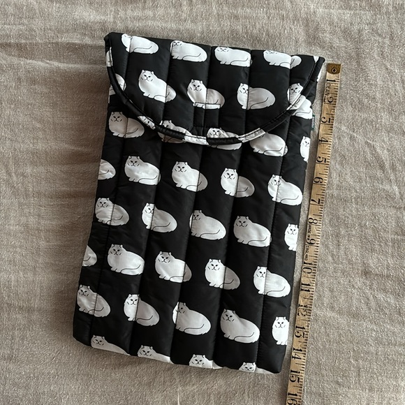 BAGGU Cat Print Puffy Laptop Sleeve NWOT - Picture 8 of 9